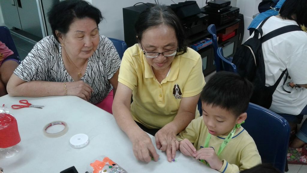 Mid Autumn Reunion With Seniors from MindCARE Senior Activity Centre to promote continuity of inter-generational bonding! — photo 10