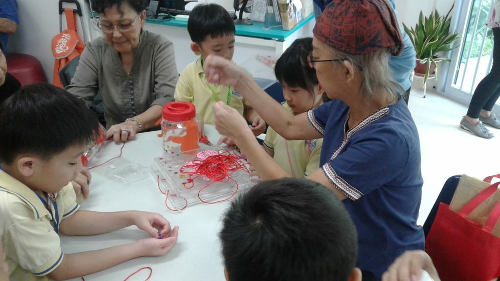 Mid Autumn Reunion With Seniors from MindCARE Senior Activity Centre to promote continuity of inter-generational bonding! — photo 12