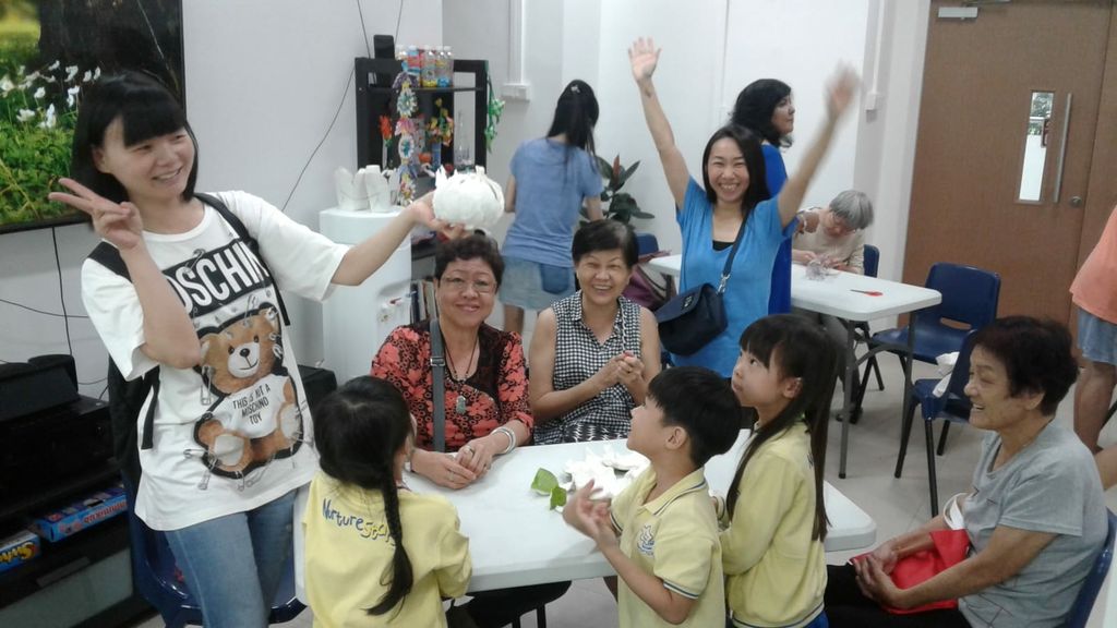 Mid Autumn Reunion With Seniors from MindCARE Senior Activity Centre to promote continuity of inter-generational bonding! — photo 2