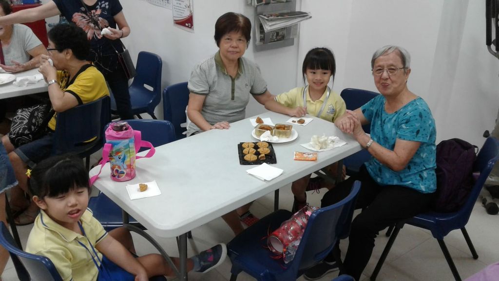 Mid Autumn Reunion With Seniors from MindCARE Senior Activity Centre to promote continuity of inter-generational bonding! — photo 2