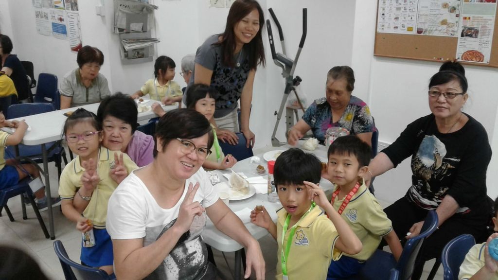 Mid Autumn Reunion With Seniors from MindCARE Senior Activity Centre to promote continuity of inter-generational bonding! — photo 6