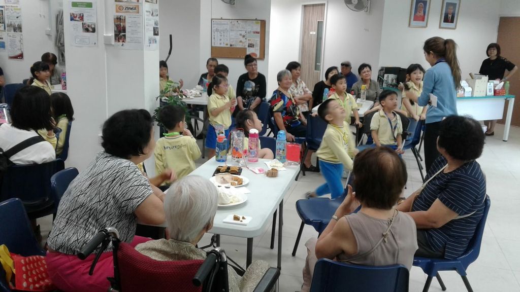 Mid Autumn Reunion With Seniors from MindCARE Senior Activity Centre to promote continuity of inter-generational bonding! — photo 10