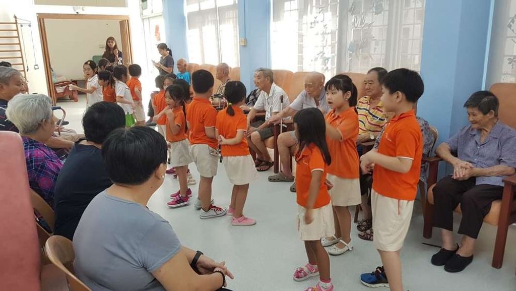 My First Skool - 487 Segar Rd SSDB Visiting the Elderly at Bo Tien Day Centre to Share Happy Smiles!