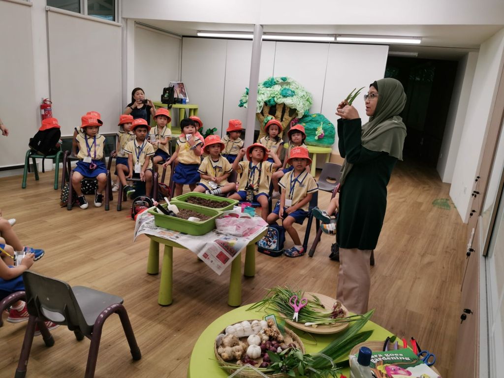 MKK Farmers learn to grow spices with NParks 🌱 — photo 1