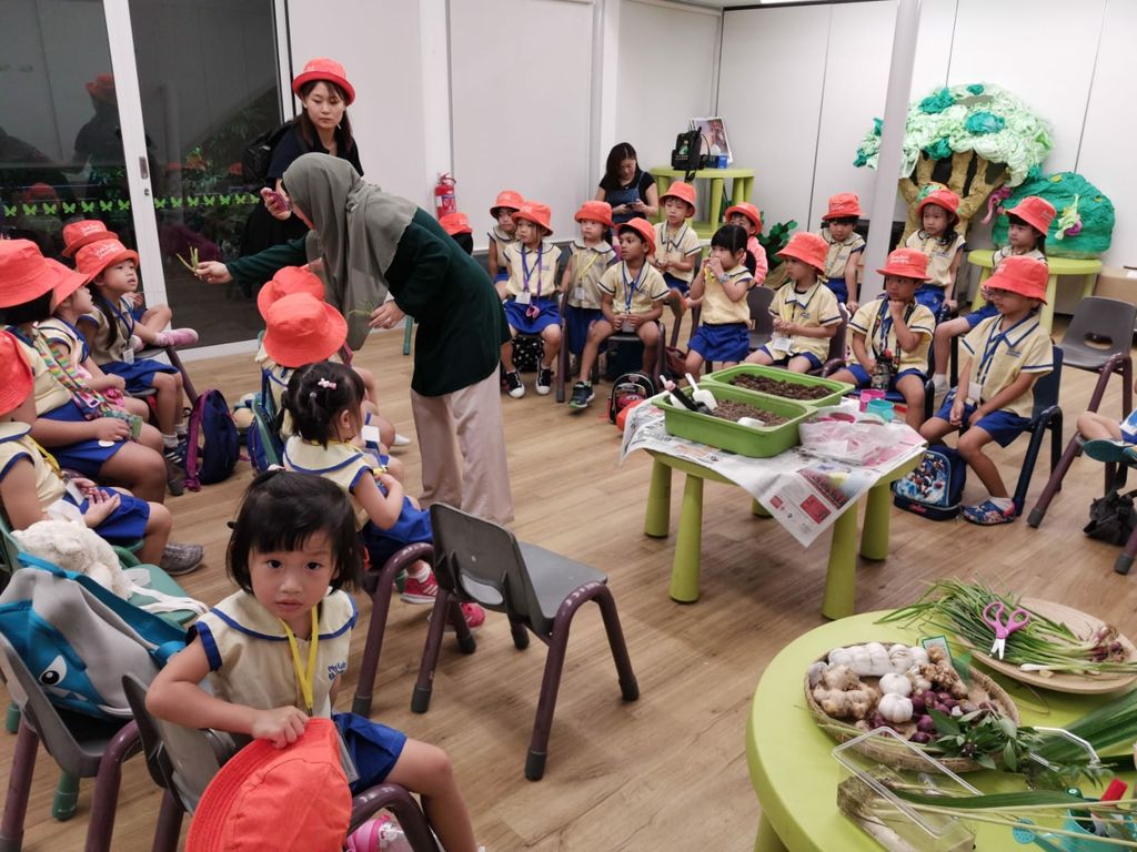 MKK Farmers learn to grow spices with NParks 🌱 — photo 2
