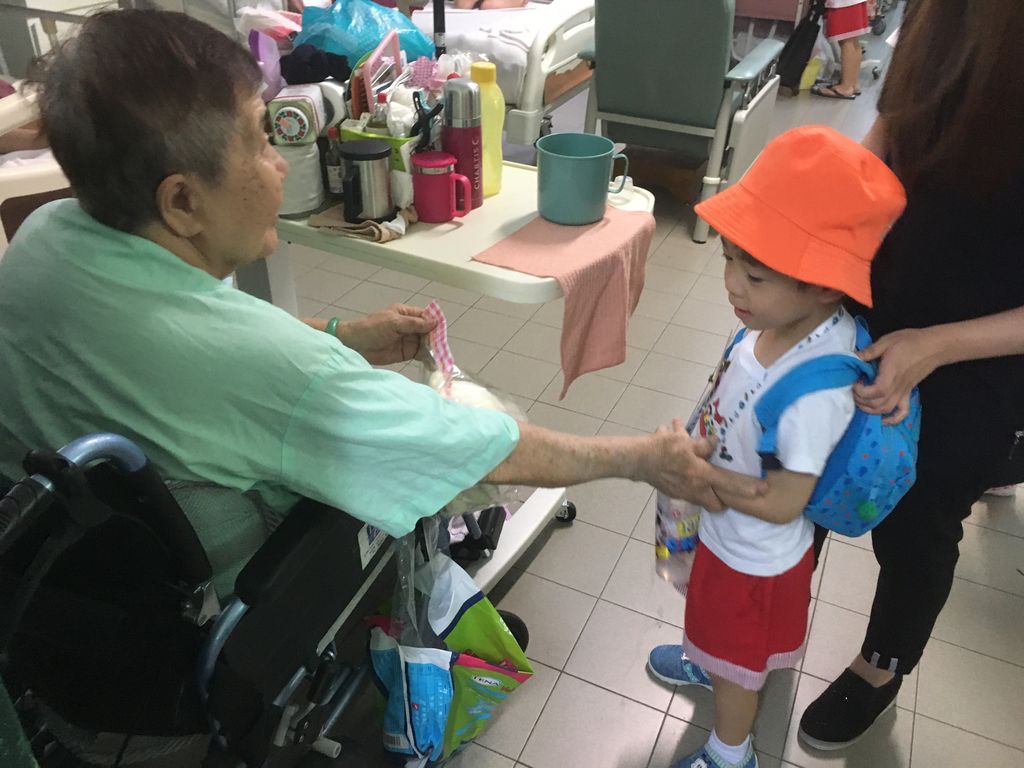 Caring for the elderly — photo 2
