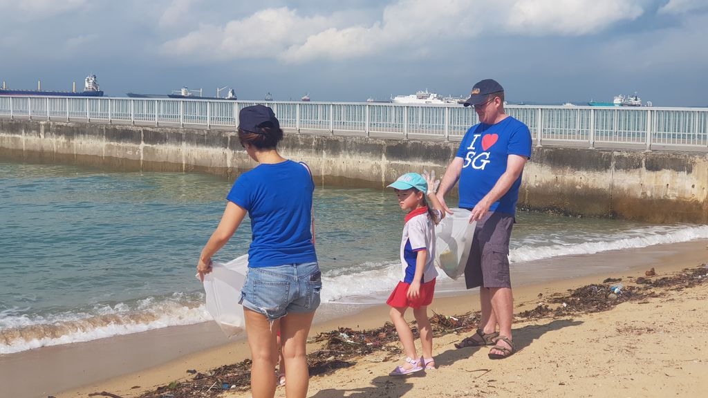 Beach clean up cum Father's day celebration — photo 1