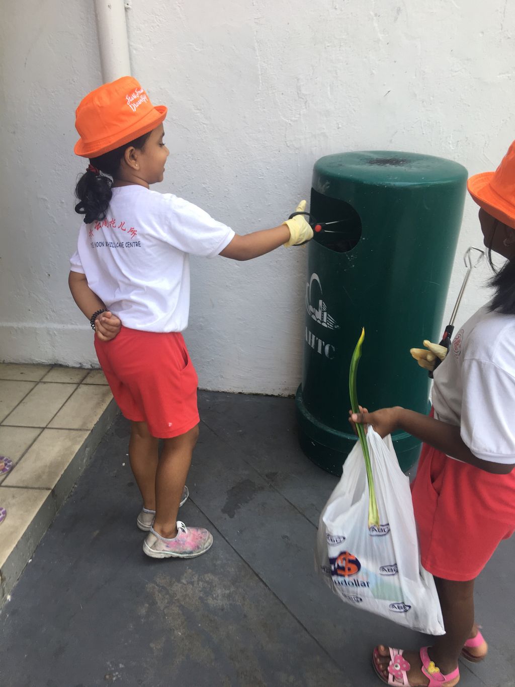 Keeping Singapore Clean & Green: Litter Picking Day around the neighbourhood! — photo 2