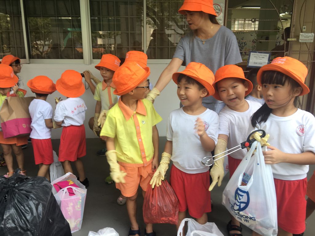 Keeping Singapore Clean & Green: Litter Picking Day around the neighbourhood! — photo 1