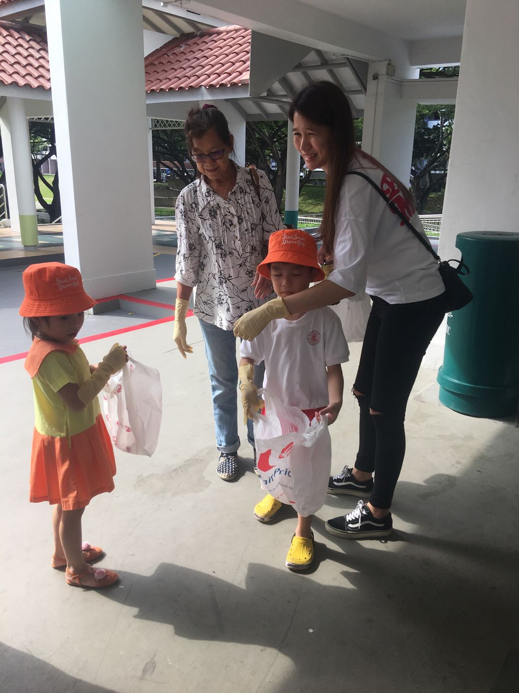 Keeping Singapore Clean & Green: Litter Picking Day around the neighbourhood! — photo 3