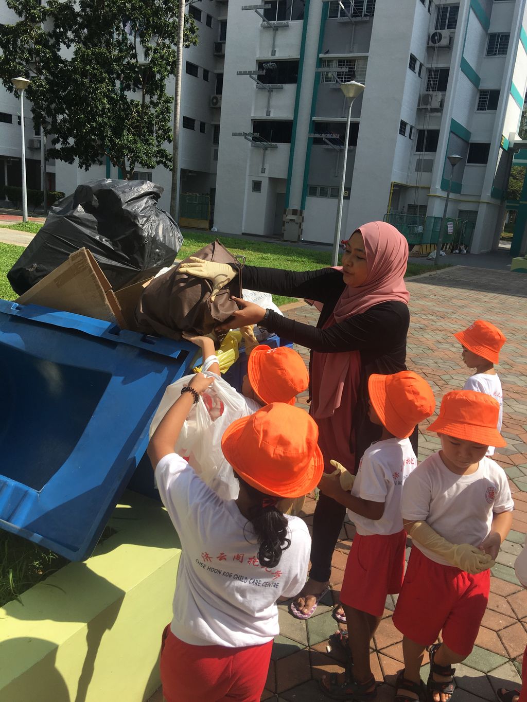 Keeping Singapore Clean & Green: Litter Picking Day around the neighbourhood! — photo 4