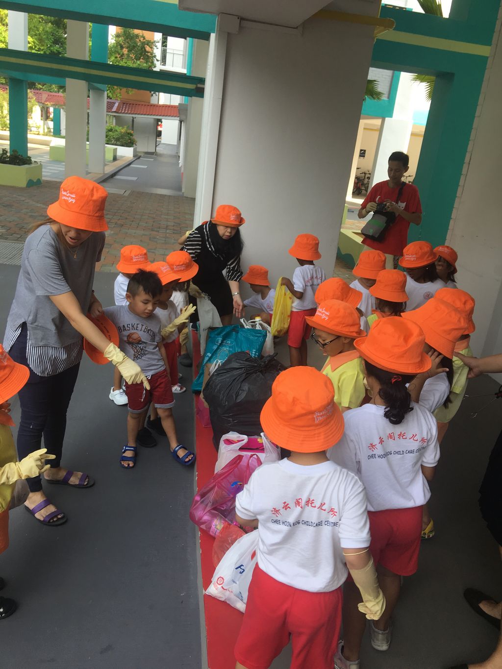 Keeping Singapore Clean & Green: Litter Picking Day around the neighbourhood! — photo 5