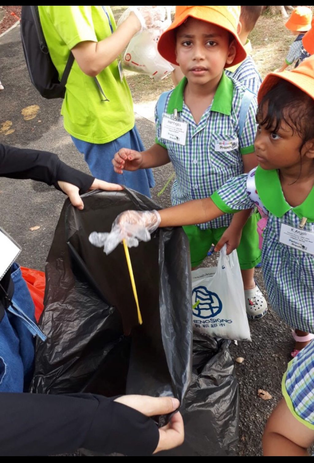 Pariposa Preschool Community Involvement Programs - Keep Clean, Singapore Beach Clean Up 2019 and LitteRally event — photo 3