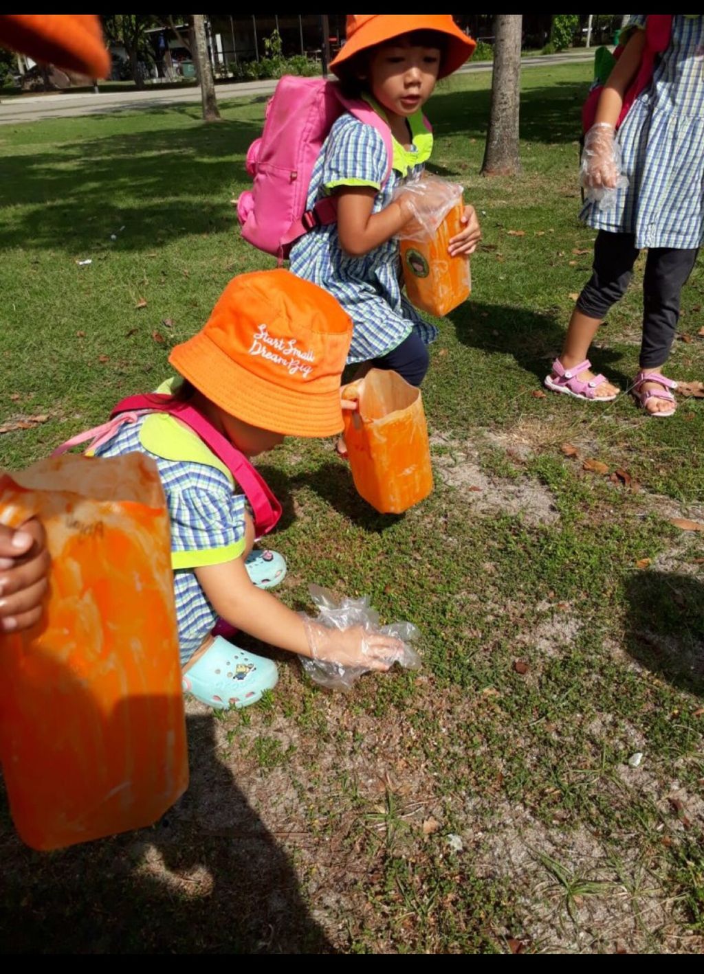 Pariposa Preschool Community Involvement Programs - Keep Clean, Singapore Beach Clean Up 2019 and LitteRally event — photo 4