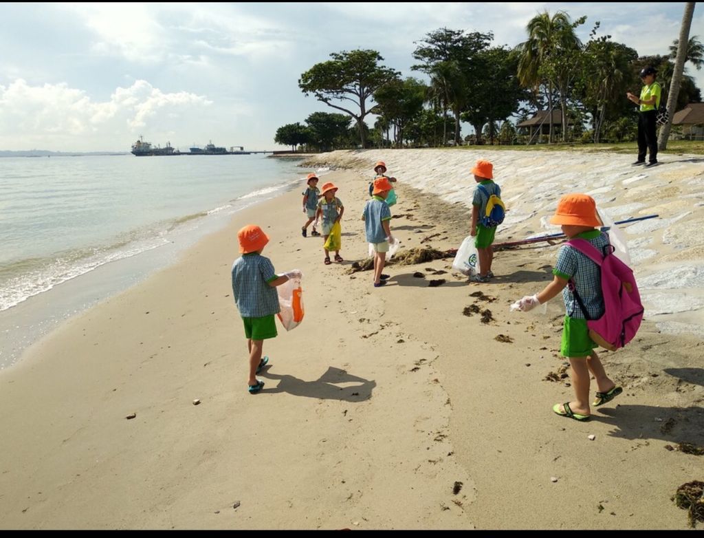 Pariposa Preschool Community Involvement Programs - Keep Clean, Singapore Beach Clean Up 2019 and LitteRally event — photo 1