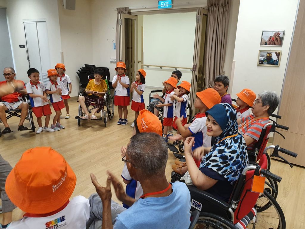 K2 Children In Action! Spreading Love and Kindness - Creating Memories with the Elderlies @ Ren Ci Nursing Home (Ang Mo Kio) — photo 4