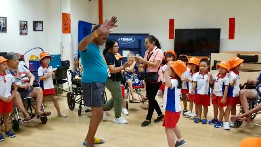 K2 Children In Action! Spreading Love and Kindness - Creating Memories with the Elderlies @ Ren Ci Nursing Home (Ang Mo Kio) — photo 11