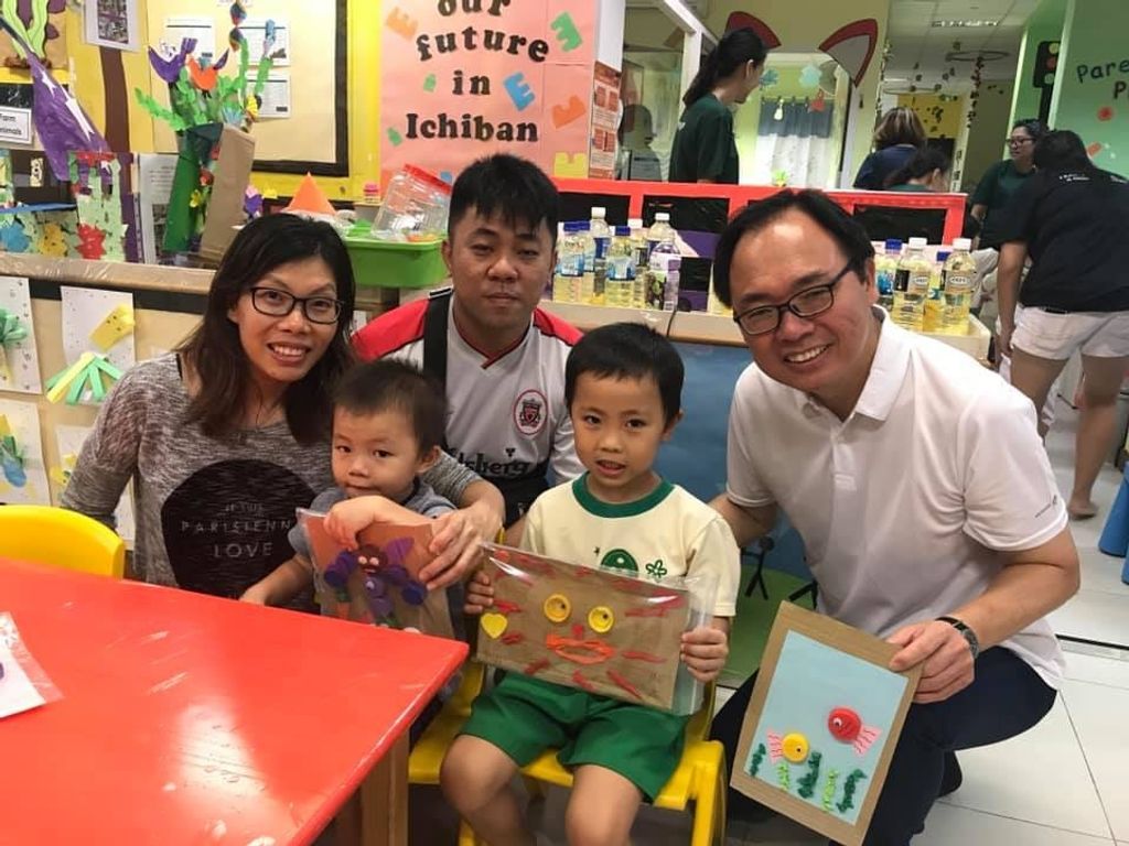 Family Involvement "Towards Zero Waste" - Recycle Plastic Bottles' Cap & create Beautiful Craft. GOH Adviser Zhenghua GROs, Holland-Bukit Timah GRC MP Mr Liang Eng Hwa