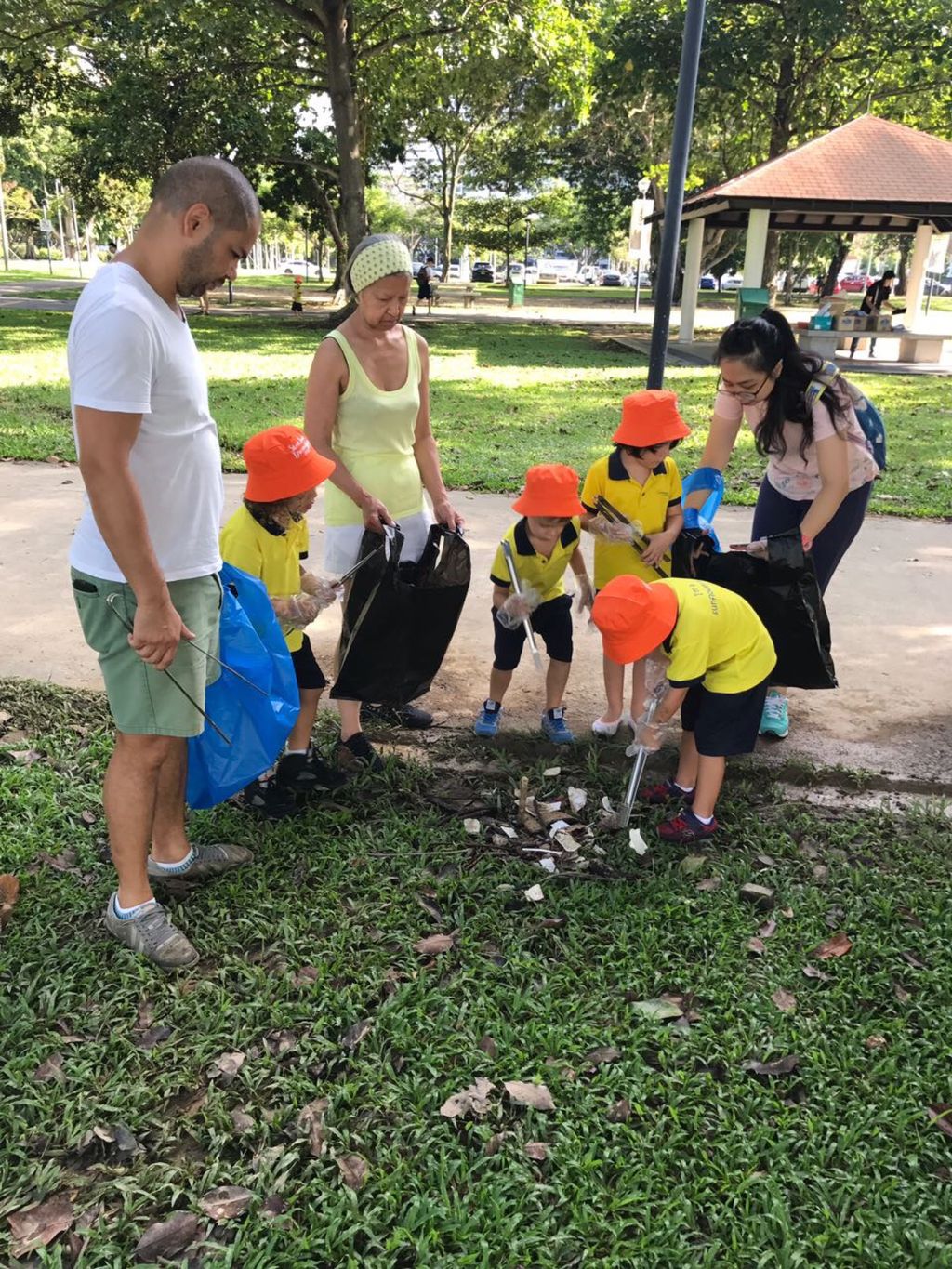 Sunflower Preschool @ Frankel , Three Generation Bonding and Beach Clean up. — photo 1