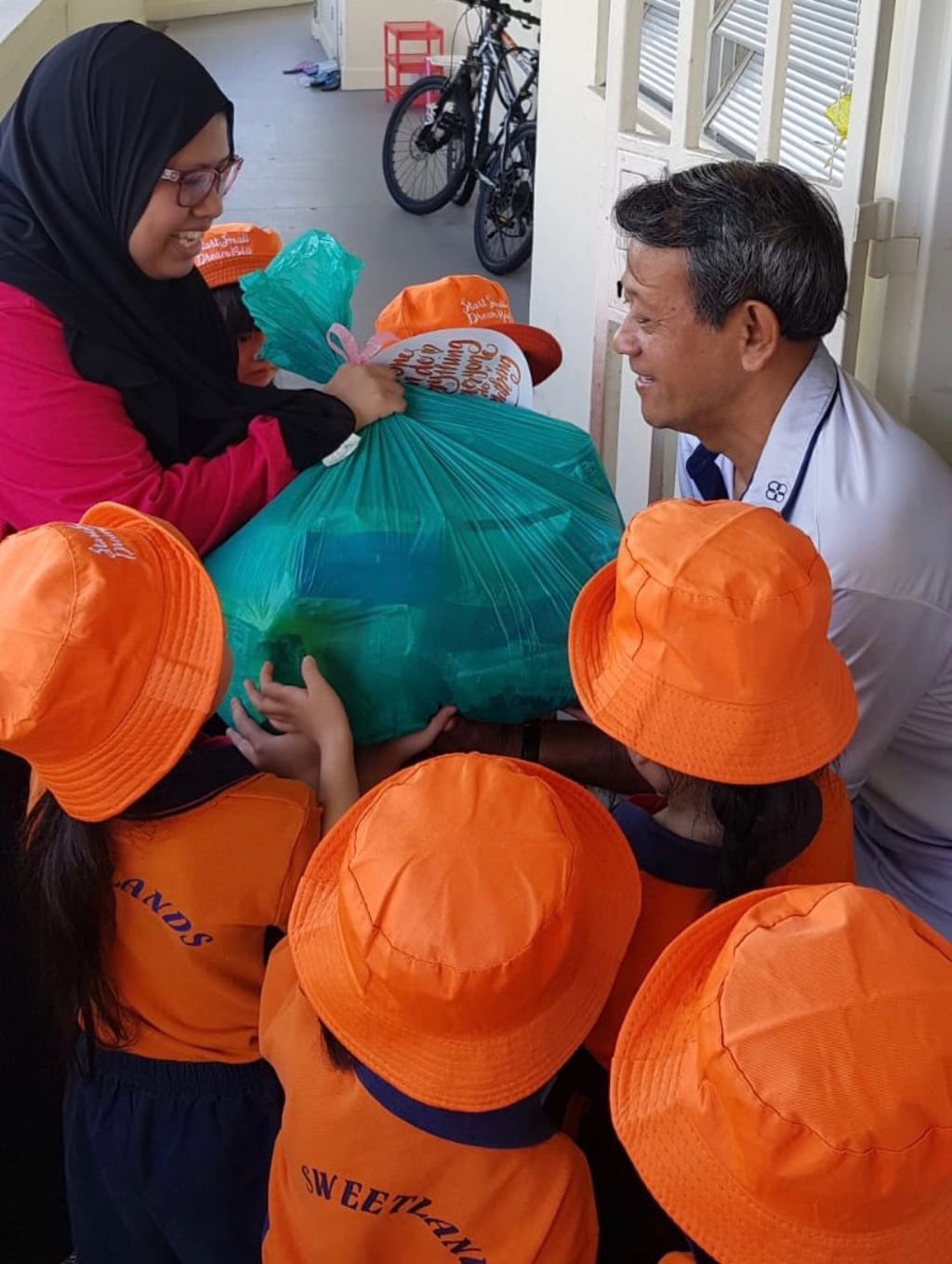 Reaching out to the less fortunate — photo 3