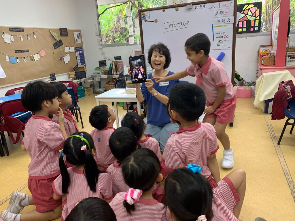 Embrace: Encounters & Conversations 相遇与谈话 — photo 2