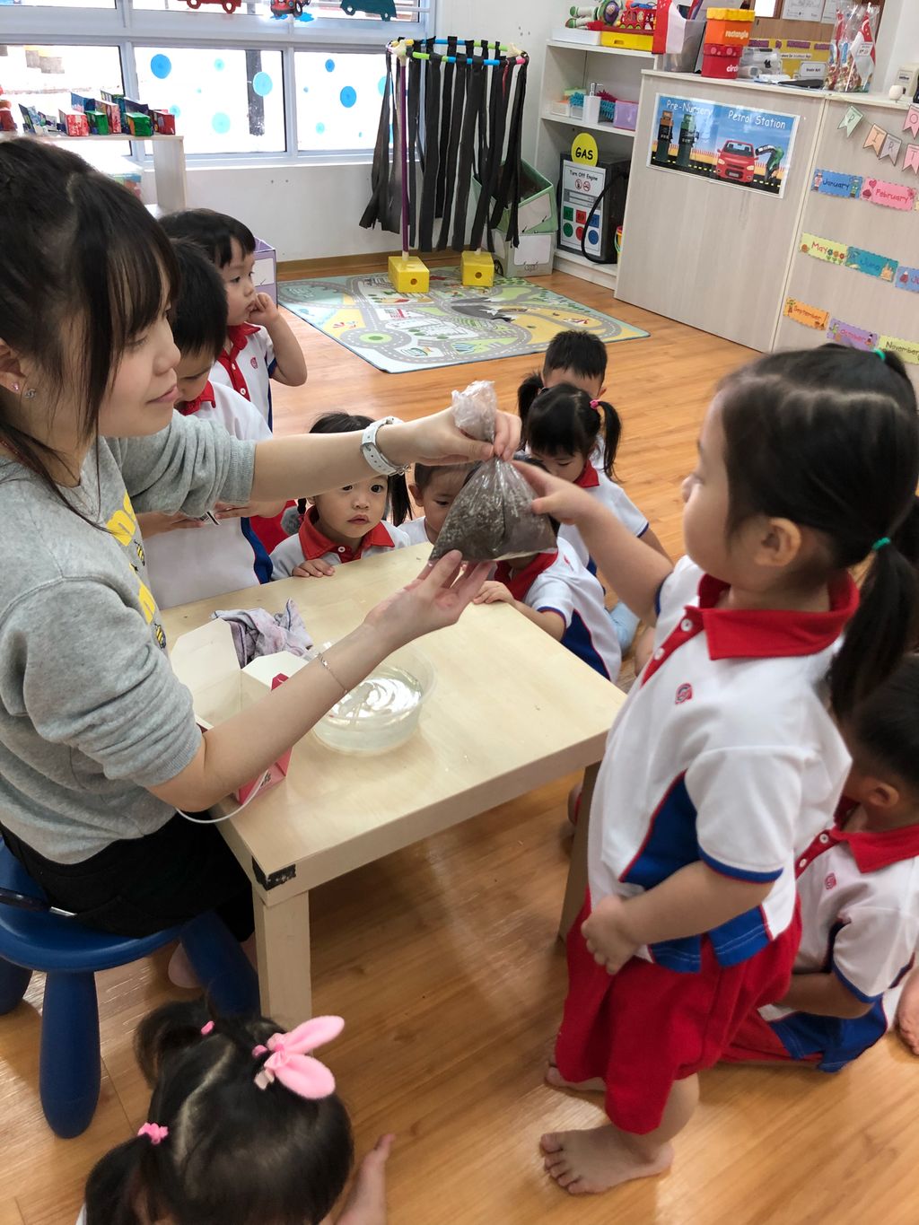 We love planting with our little hands❤️🙌🏻🌱 — photo 12