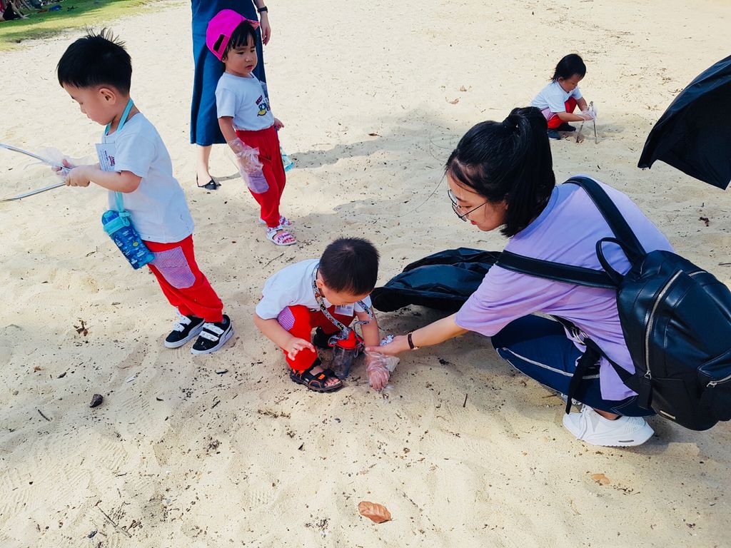 Marine Cove Beach Cleaning with our parents! — photo 8