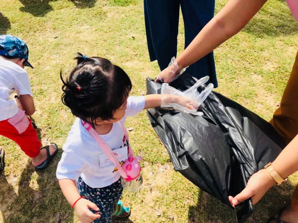 Marine Cove Beach Cleaning with our parents! — photo 31