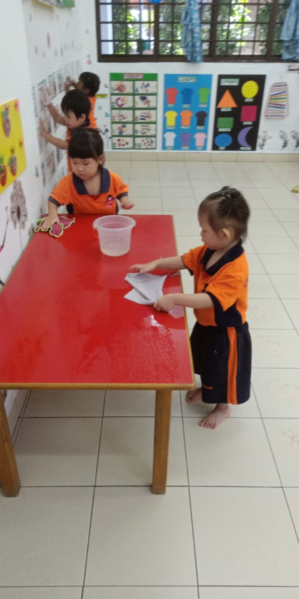 Spring Cleaning in School. — photo 3