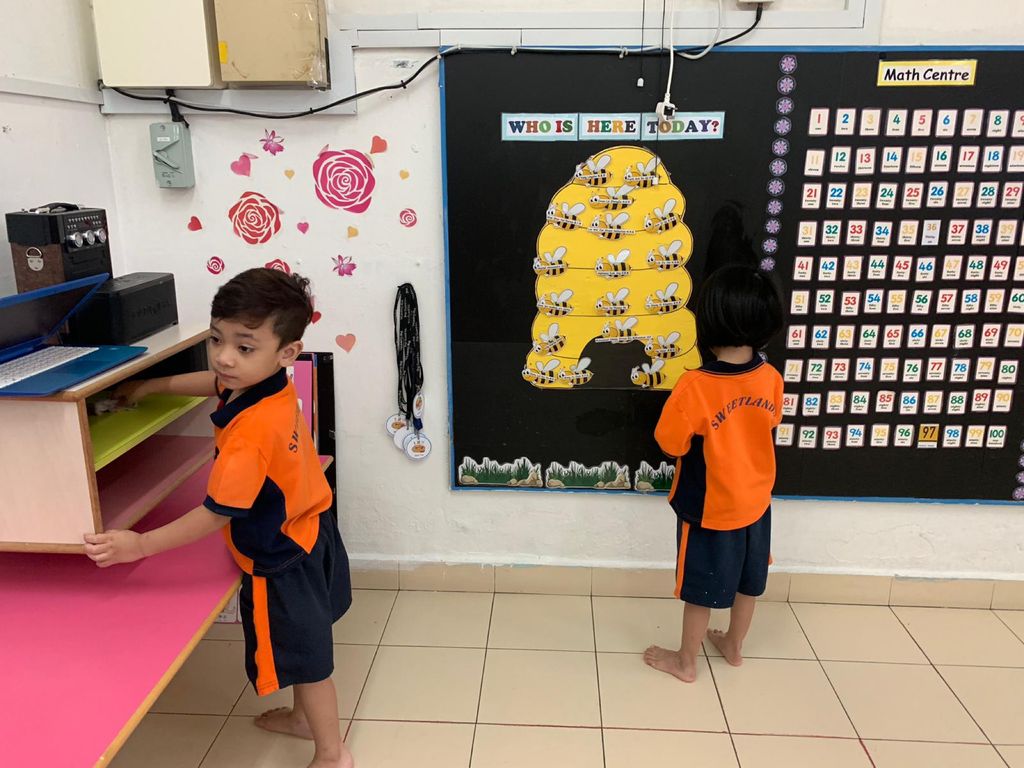 Spring Cleaning in School. — photo 4