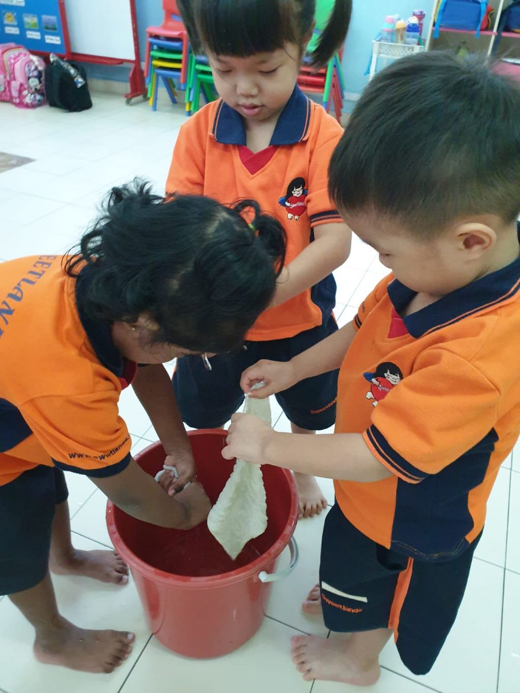 Spring Cleaning in School. — photo 7