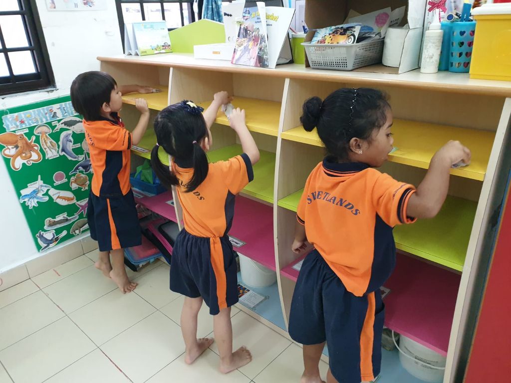 Spring Cleaning in School. — photo 9