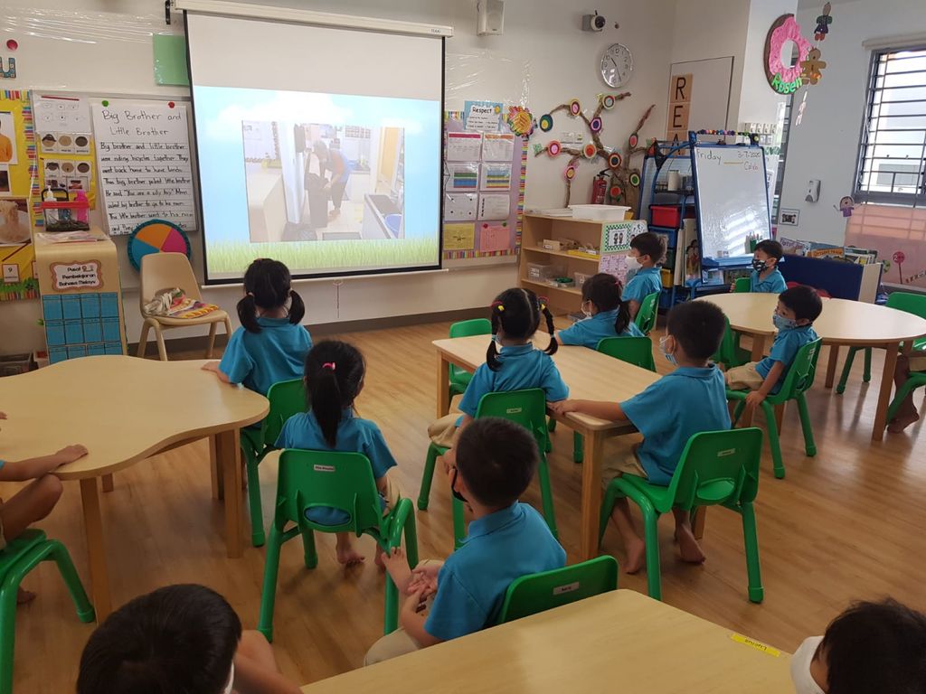 Who’s helping to keep our school clean? — photo 7