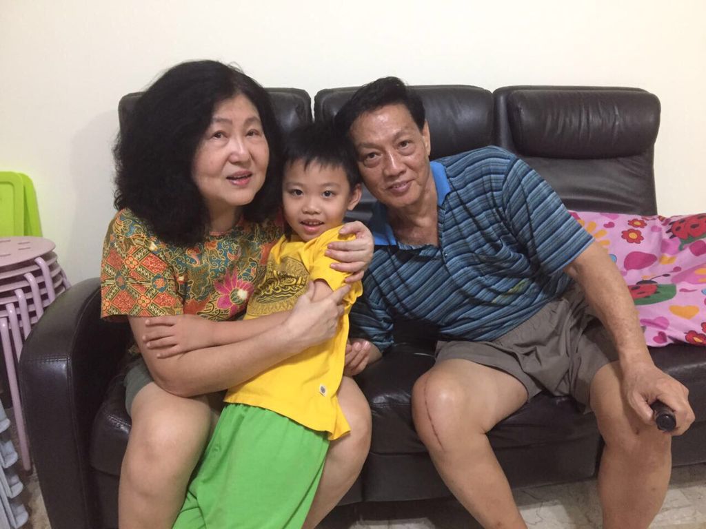 Start Small Dream Big Project, Phase 1: Showing kindness to the elderly in the family and public — photo 3
