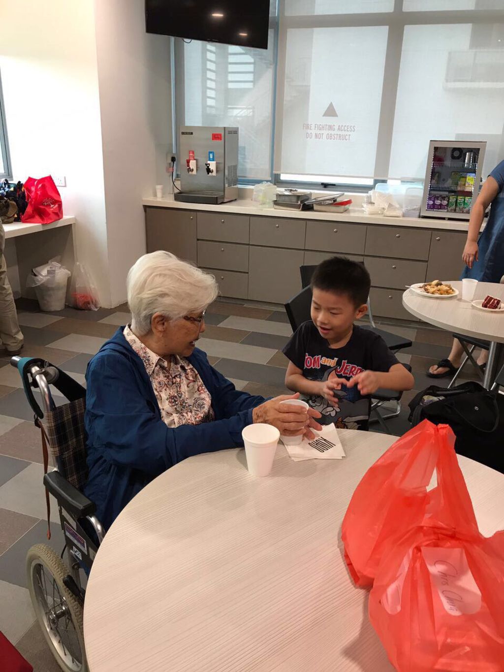 Start Small Dream Big Project, Phase 1: Showing kindness to the elderly in the family and public — photo 4