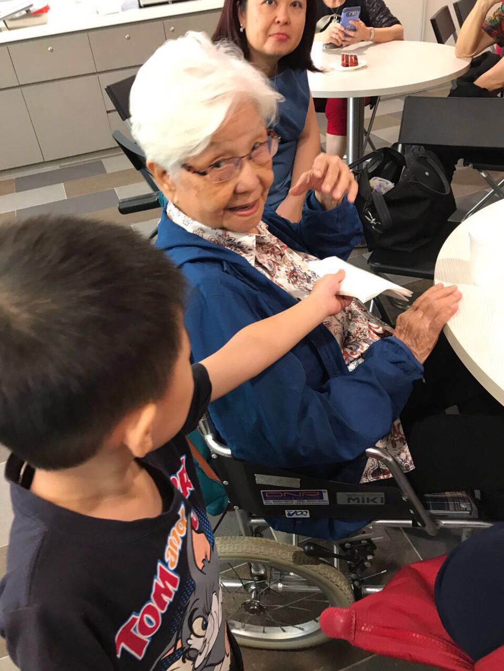 Start Small Dream Big Project, Phase 1: Showing kindness to the elderly in the family and public — photo 5