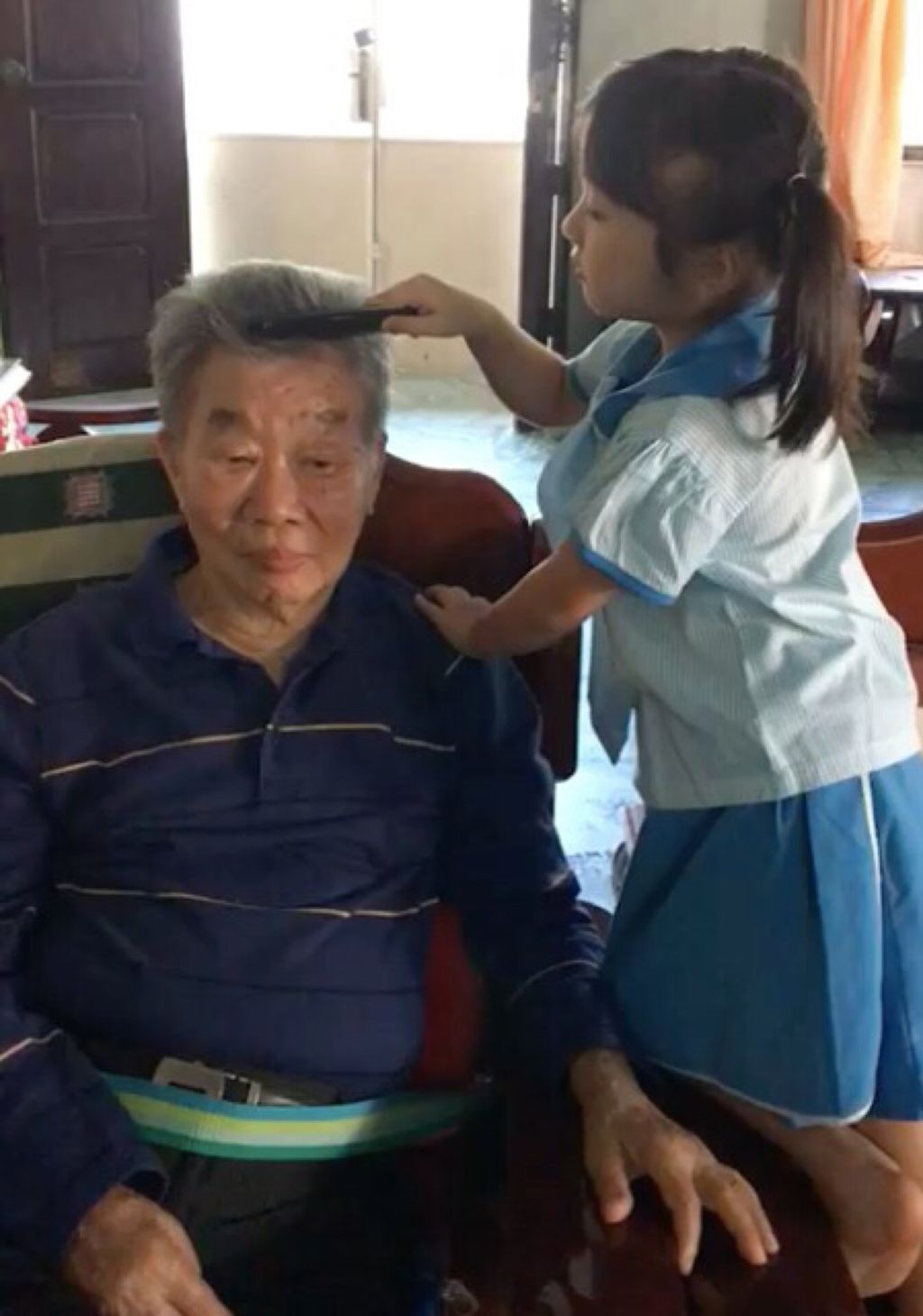 Start Small Dream Big Project, Phase 1: Showing kindness to the elderly in the family and public — photo 30