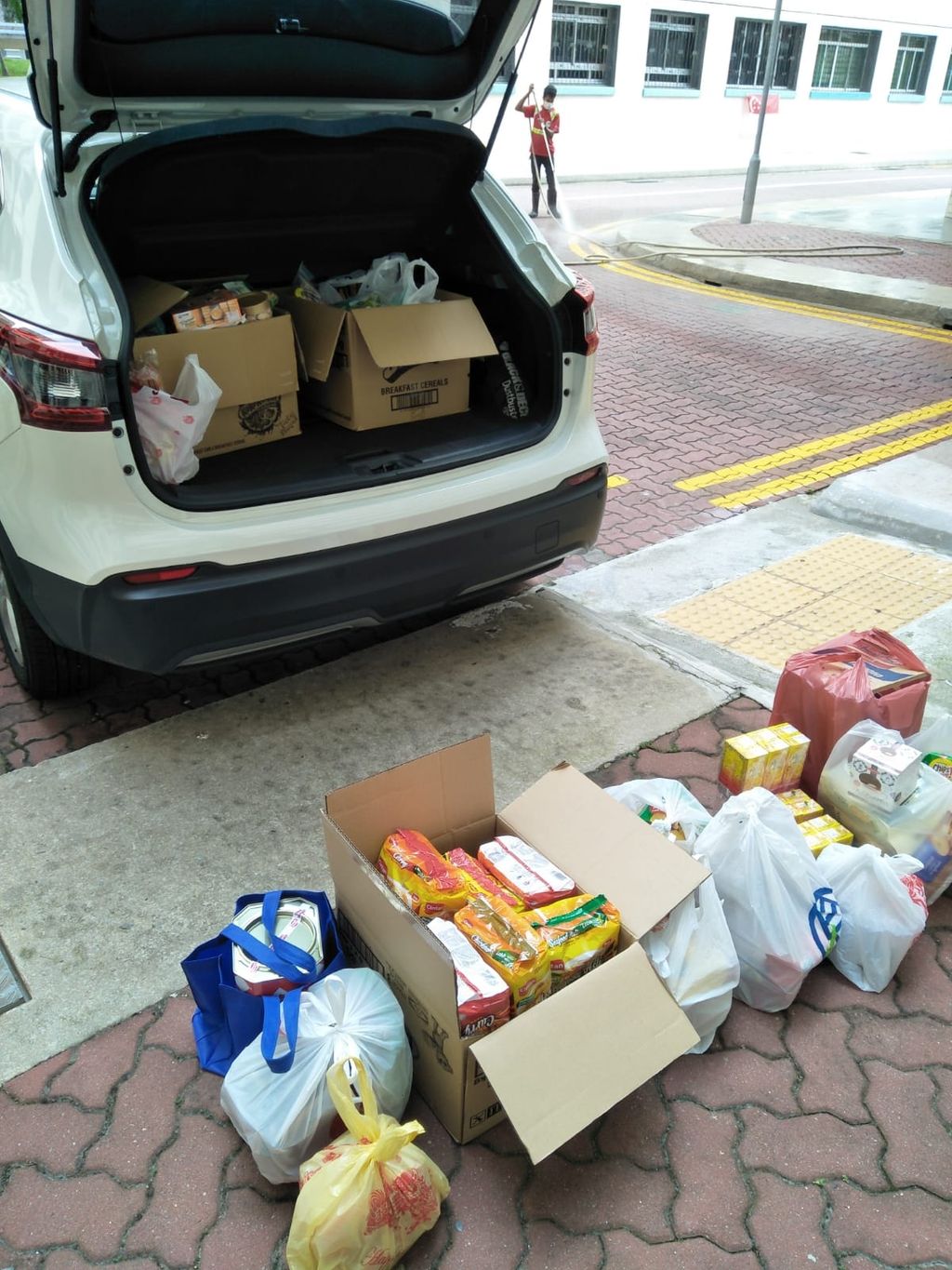 Kindness towards the foreign workers — photo 4