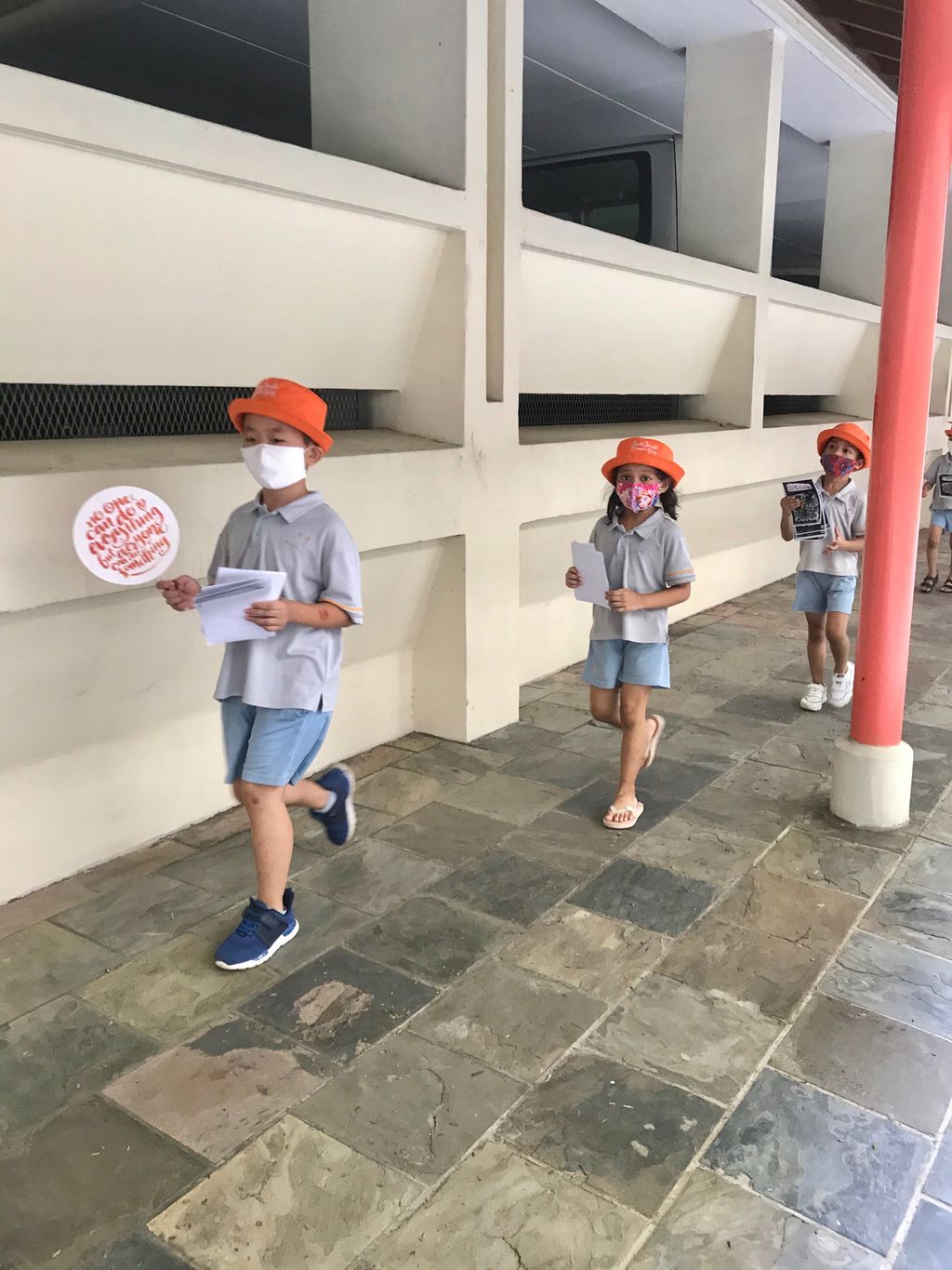 看我们用再生纸做的宣传卡片! — photo 4