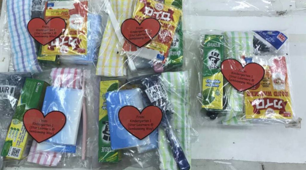 Our small ways of showing kindness - packing and making gifts for the community — photo 2
