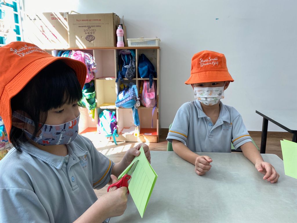 Our small ways of showing kindness - packing and making gifts for the community — photo 1