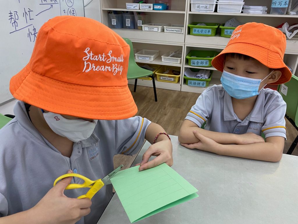 Our small ways of showing kindness - packing and making gifts for the community — photo 11