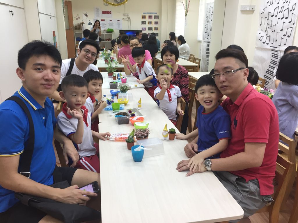 Pcf Sparkletots Preschool @ Jalan Kayu Blk 517/520 Inhouse Seed Germination and Terrarium Making Workshop as Parent-Child Bonding