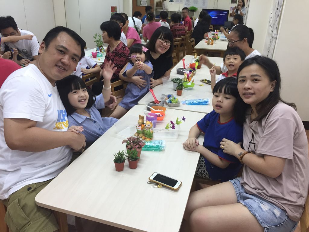 Pcf Sparkletots Preschool @ Jalan Kayu Blk 517/520 Inhouse Seed Germination and Terrarium Making Workshop as Parent-Child Bonding — photo 2