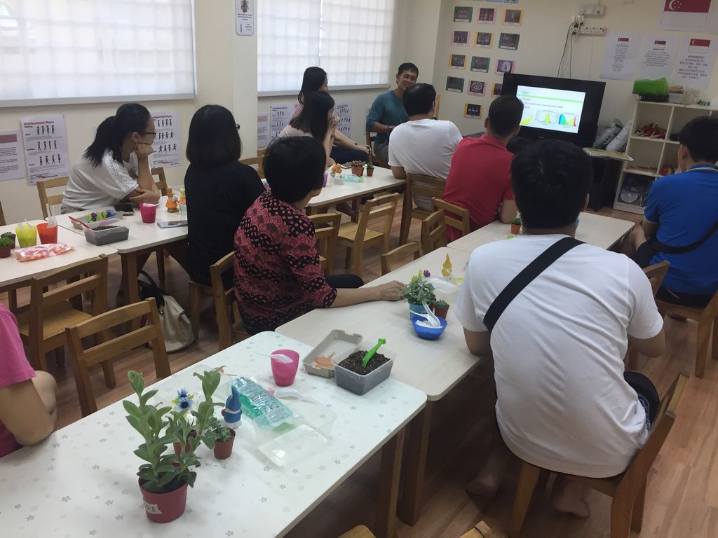 Pcf Sparkletots Preschool @ Jalan Kayu Blk 517/520 Inhouse Seed Germination and Terrarium Making Workshop as Parent-Child Bonding — photo 3