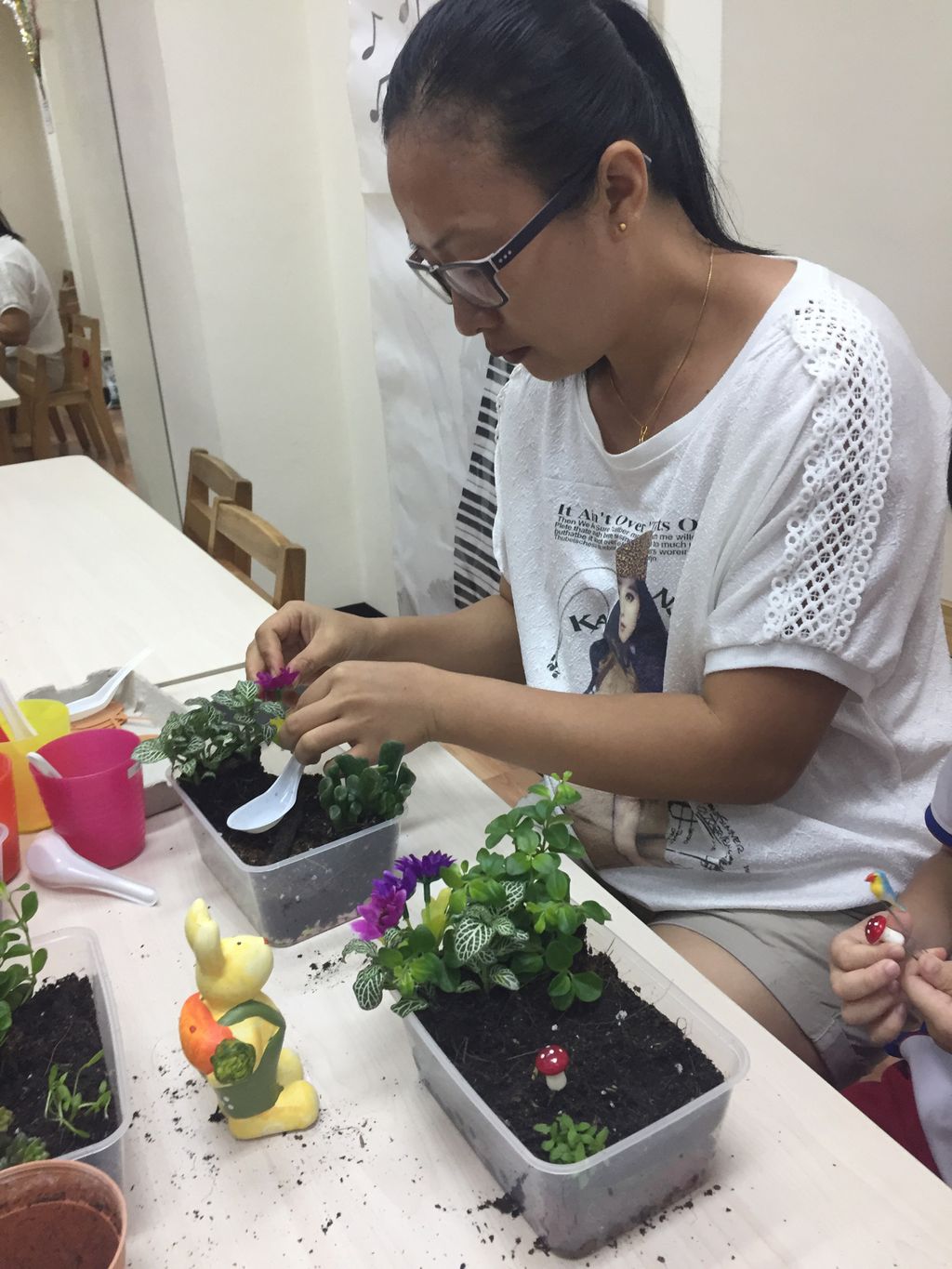 Pcf Sparkletots Preschool @ Jalan Kayu Blk 517/520 Inhouse Seed Germination and Terrarium Making Workshop as Parent-Child Bonding — photo 9