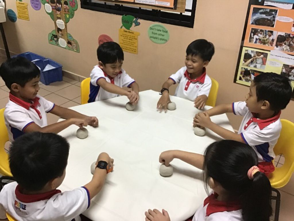 SSDB 2020 (#ColourfulCultures@Mac): Fun with Pottery Making — photo 3