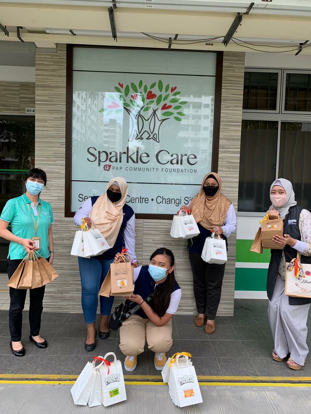Stories #5: Delivering of Smile Packs & SSDB Zoom Finale with PCF Sparklecare @ Changi Simei — photo 3