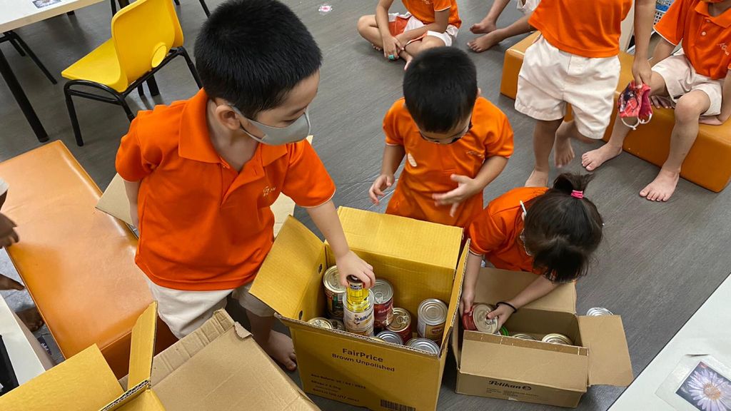 Start Small Dream Big (SSDB): Food contributions from parents to the elderly — photo 6