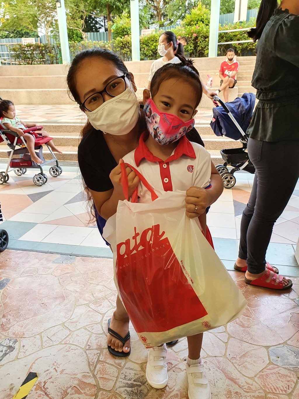 Fostering Inclusiveness around us – Preparing care packages (3) — photo 3